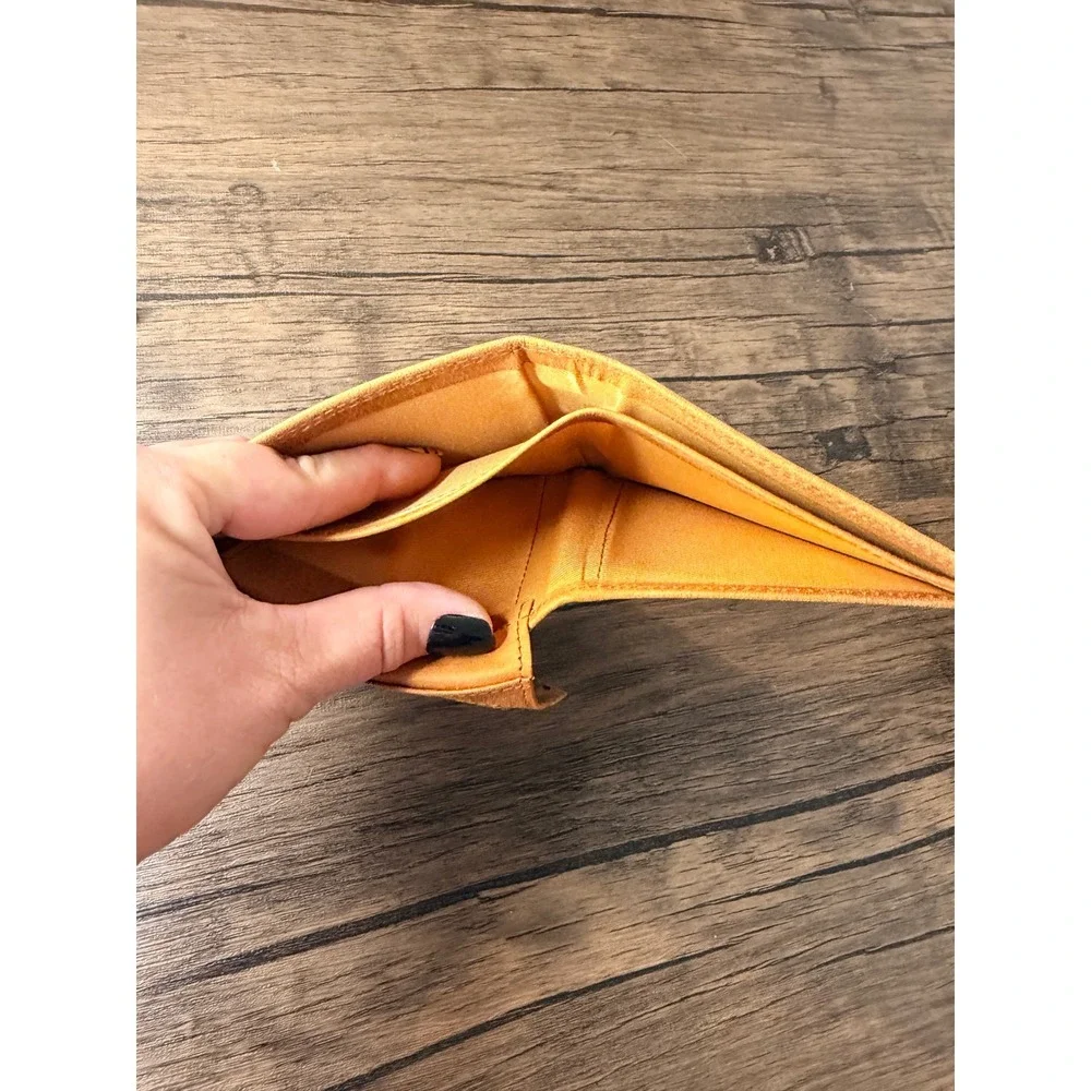 American Bison Mens Tan Leather Bifold Wallet with Wooden Gift Box Skull Logo